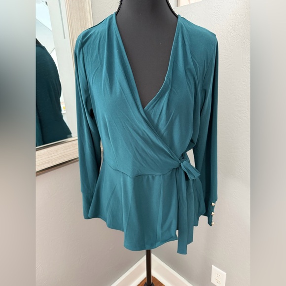 Perseption Concept Emerald V Neck Pendulum Wrap Gold Button Detail Top Medium. - Picture 2 of 7